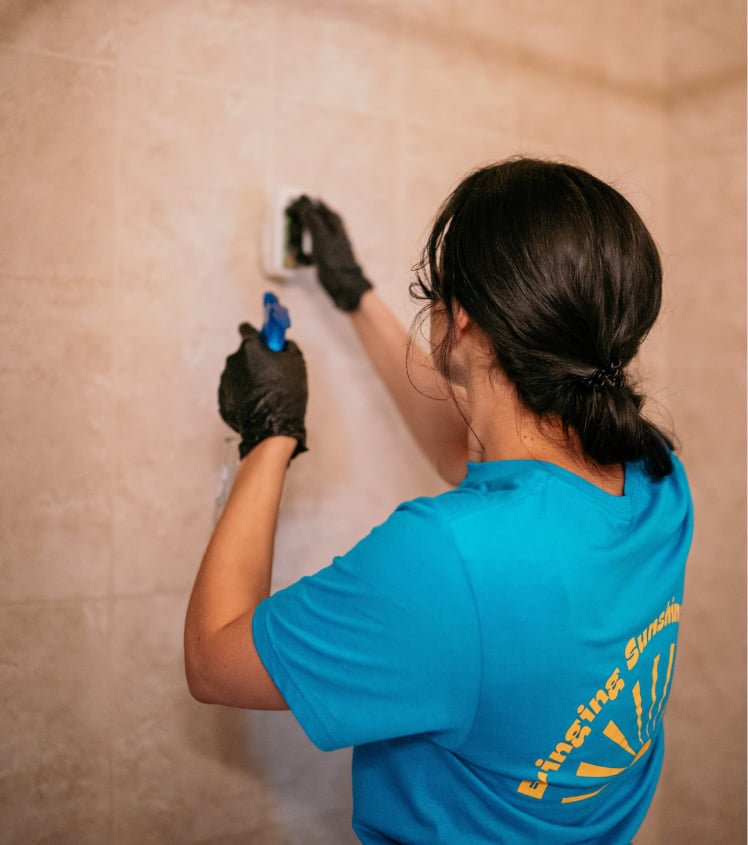 bathroom walls cleaning